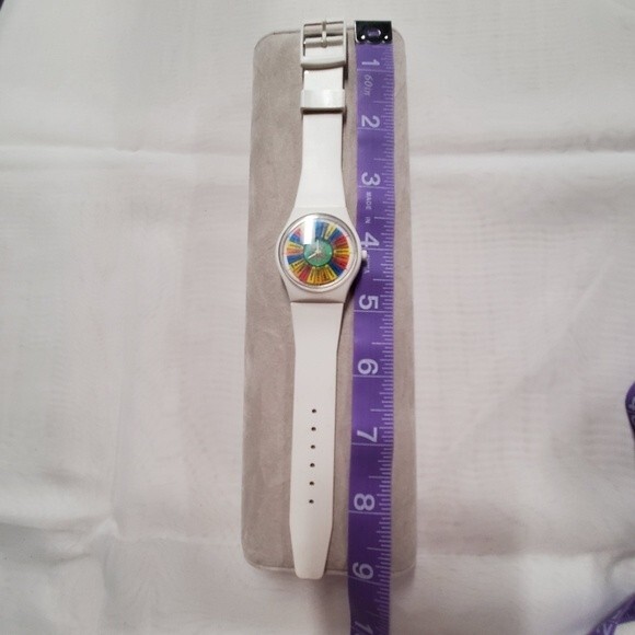 Sharp 1980's White Soft Plastic Merv Griffin Wheel of Fortune Quartz Watch - Picture 10 of 12